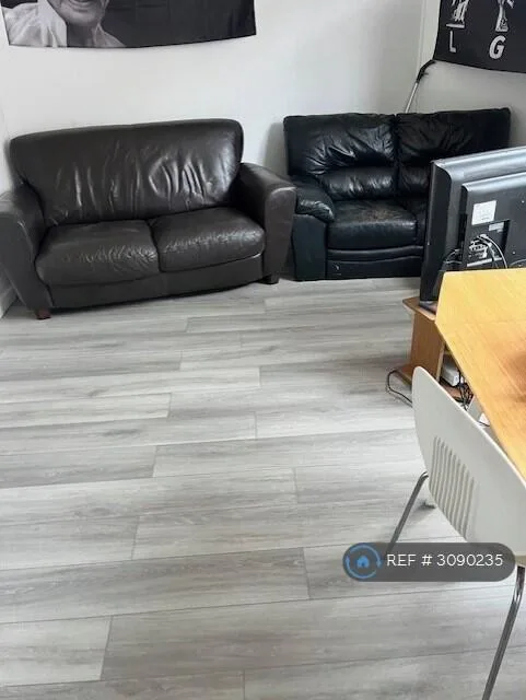 5 bedroom semi-detached house for rent