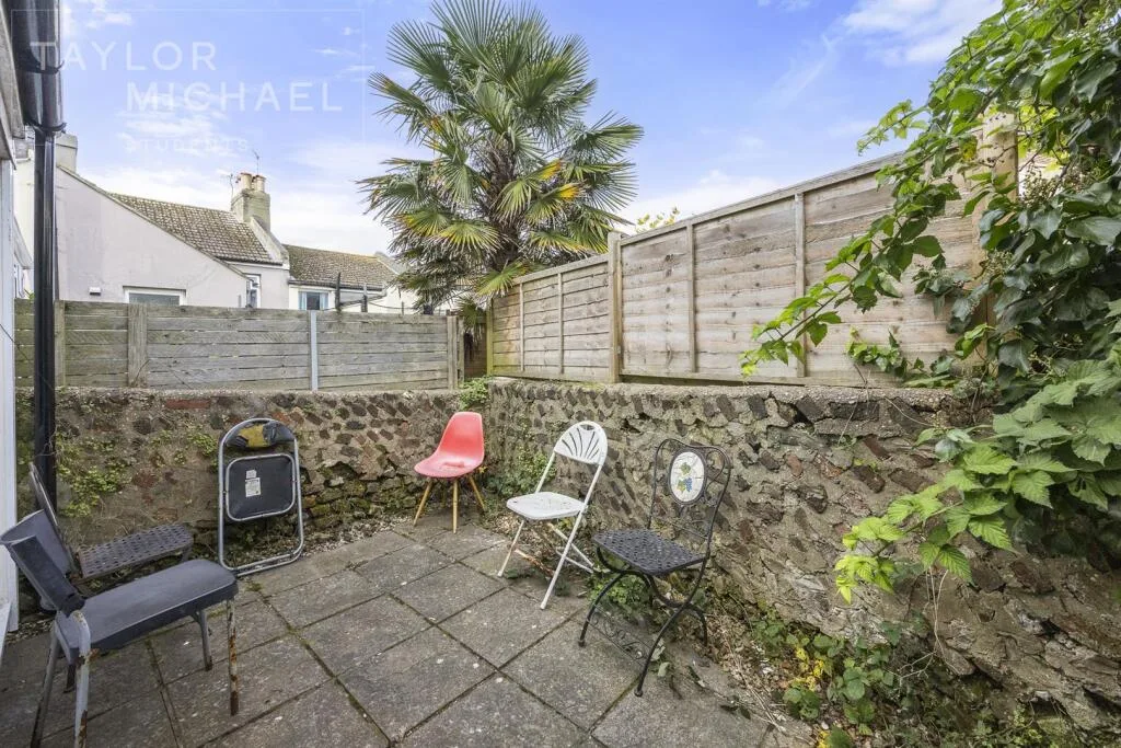 7 bedroom terraced house for rent