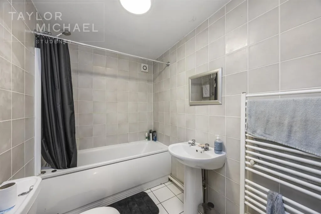 7 bedroom terraced house for rent