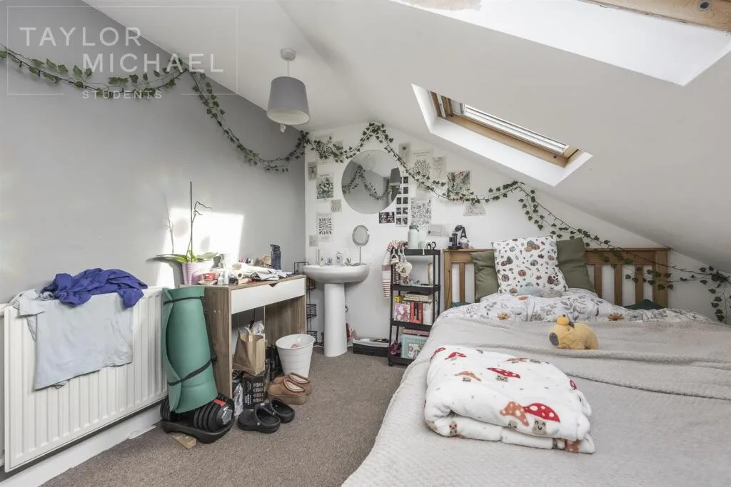 7 bedroom terraced house for rent