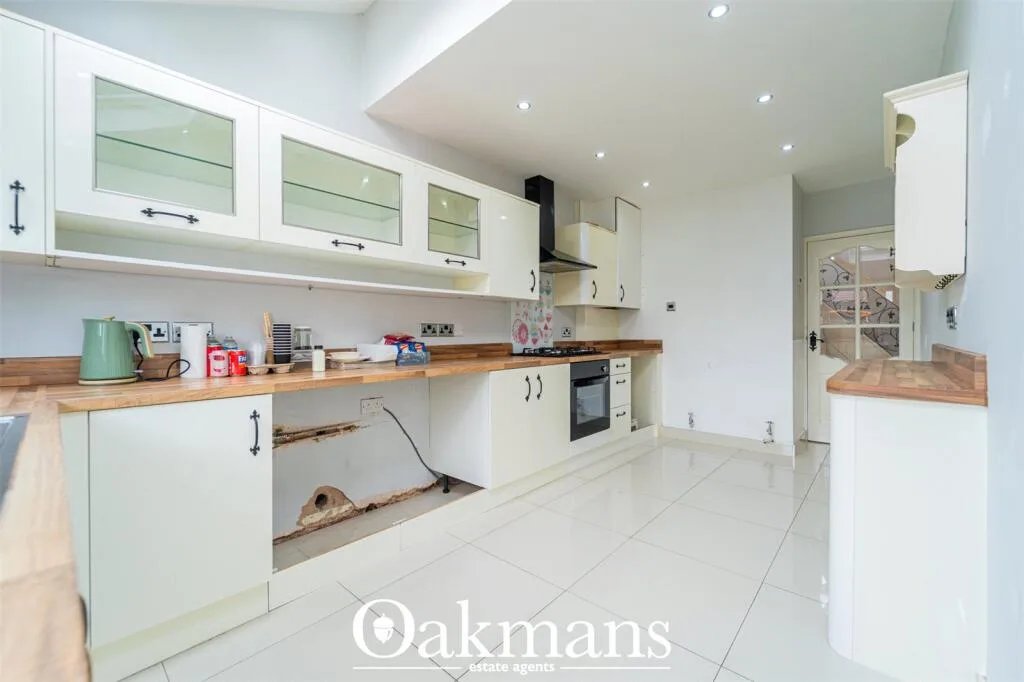 3 bedroom semi-detached house for rent