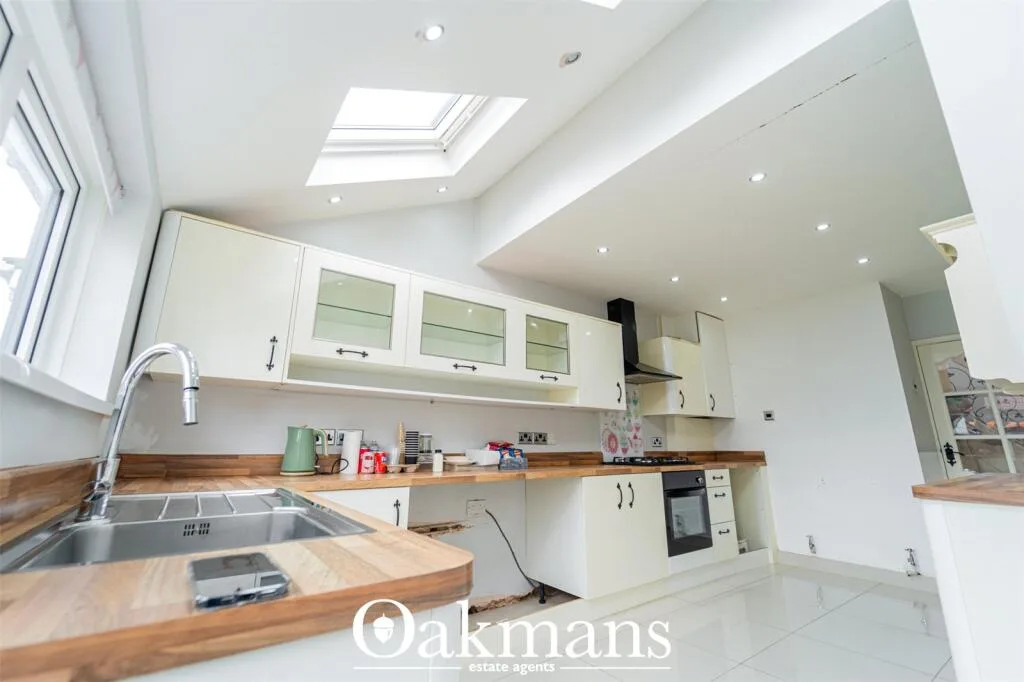 3 bedroom semi-detached house for rent