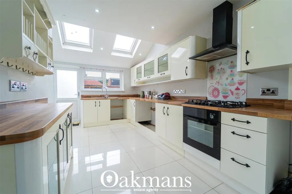3 bedroom semi-detached house for rent