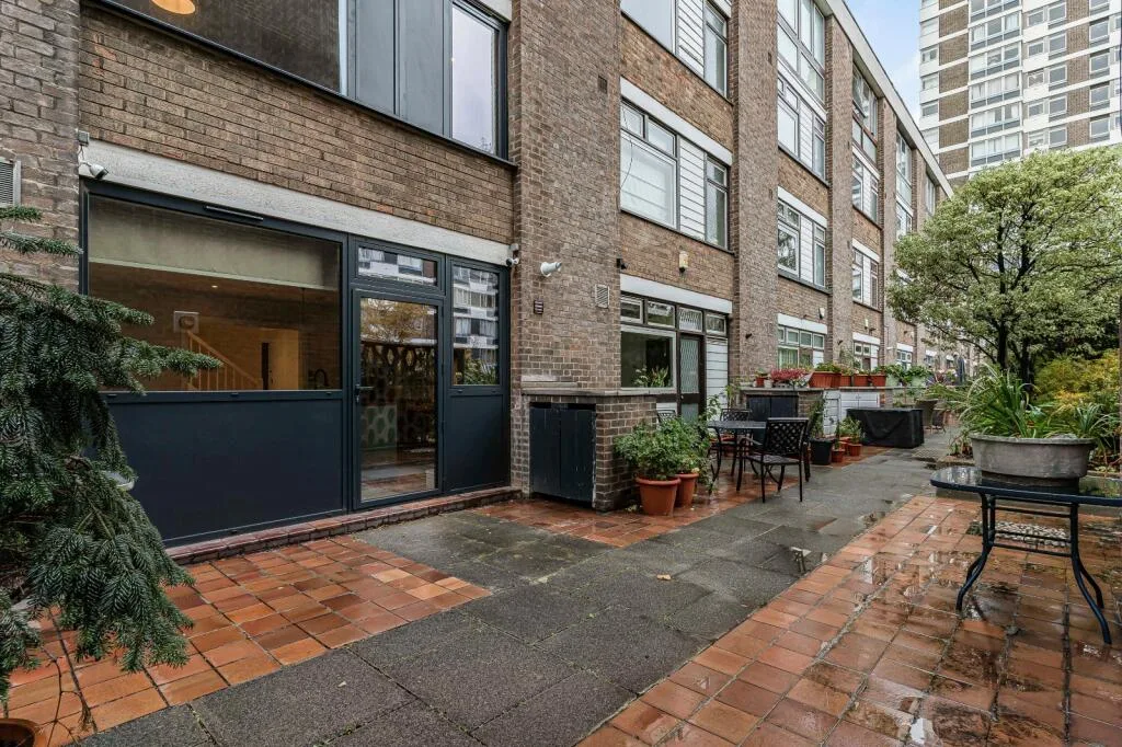 4 bedroom terraced house for rent