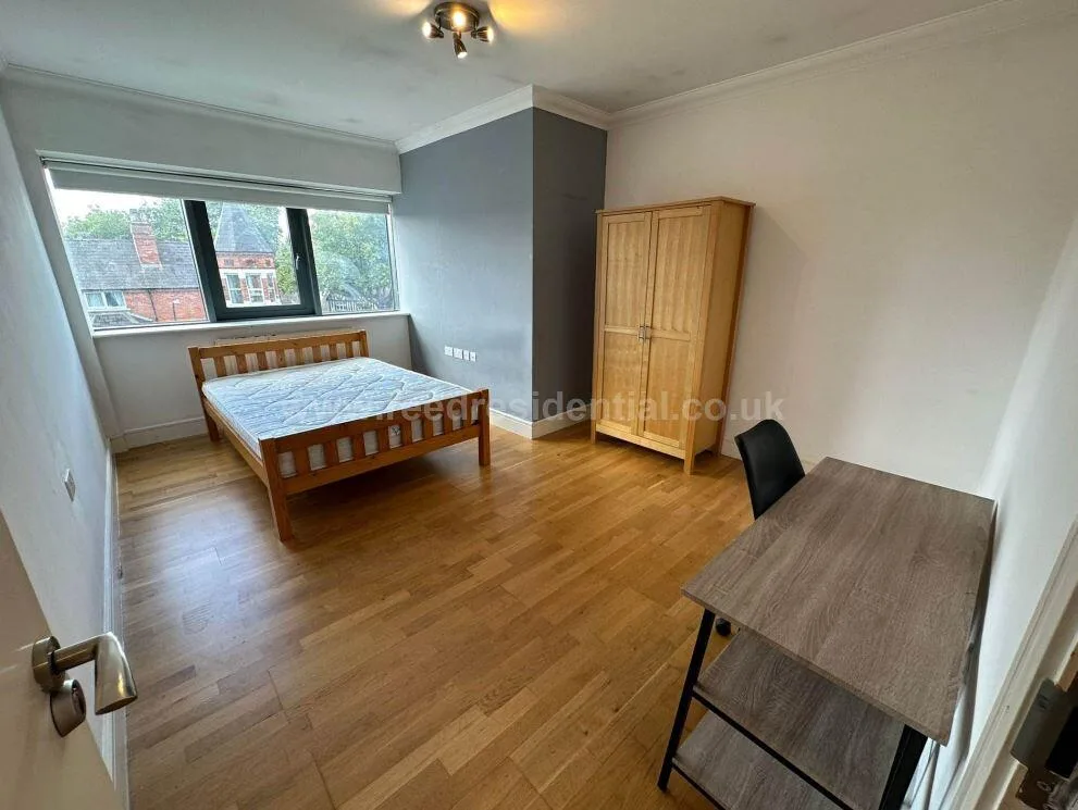 6 bedroom flat for rent