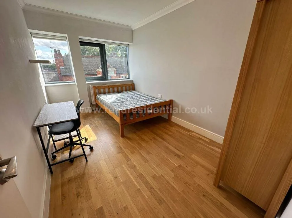 6 bedroom flat for rent