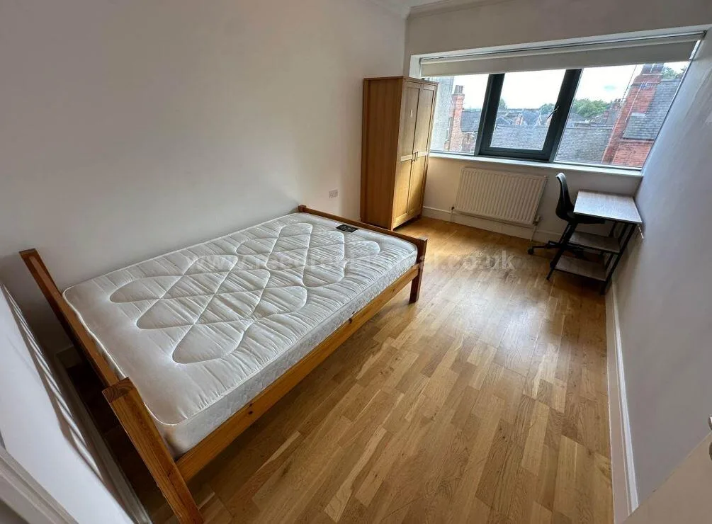 6 bedroom flat for rent