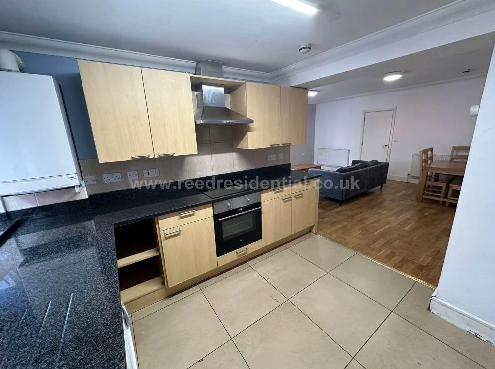 6 bedroom flat for rent