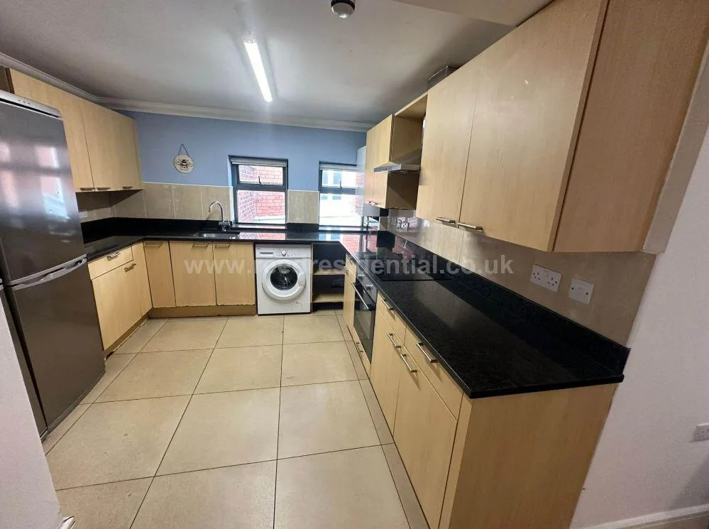 6 bedroom flat for rent