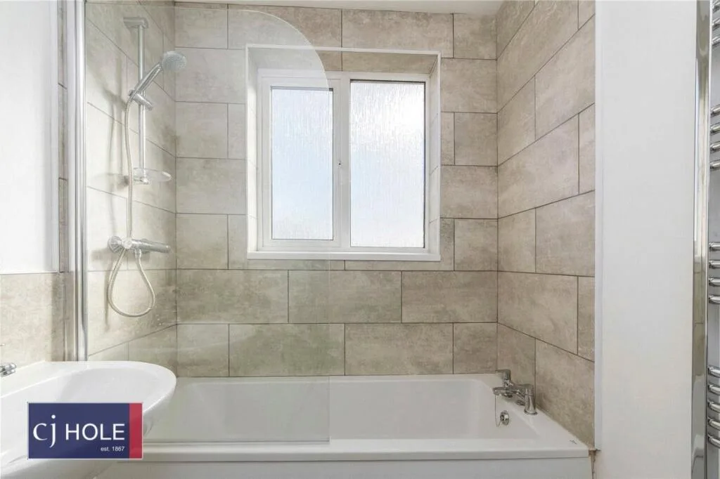 4 bedroom semi-detached house for rent