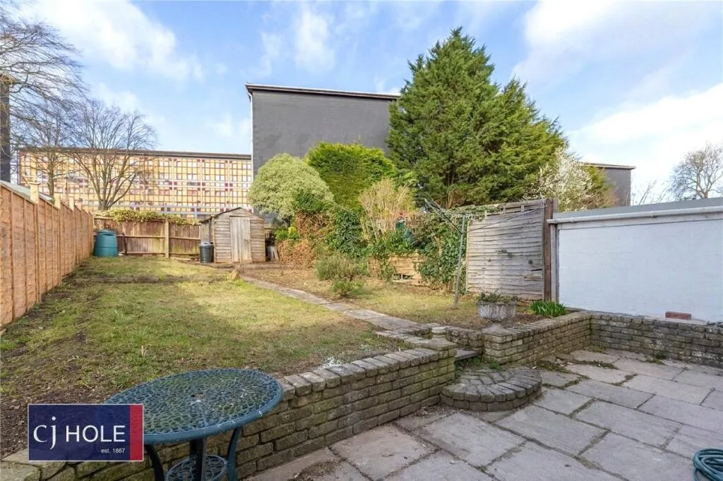 4 bedroom semi-detached house for rent