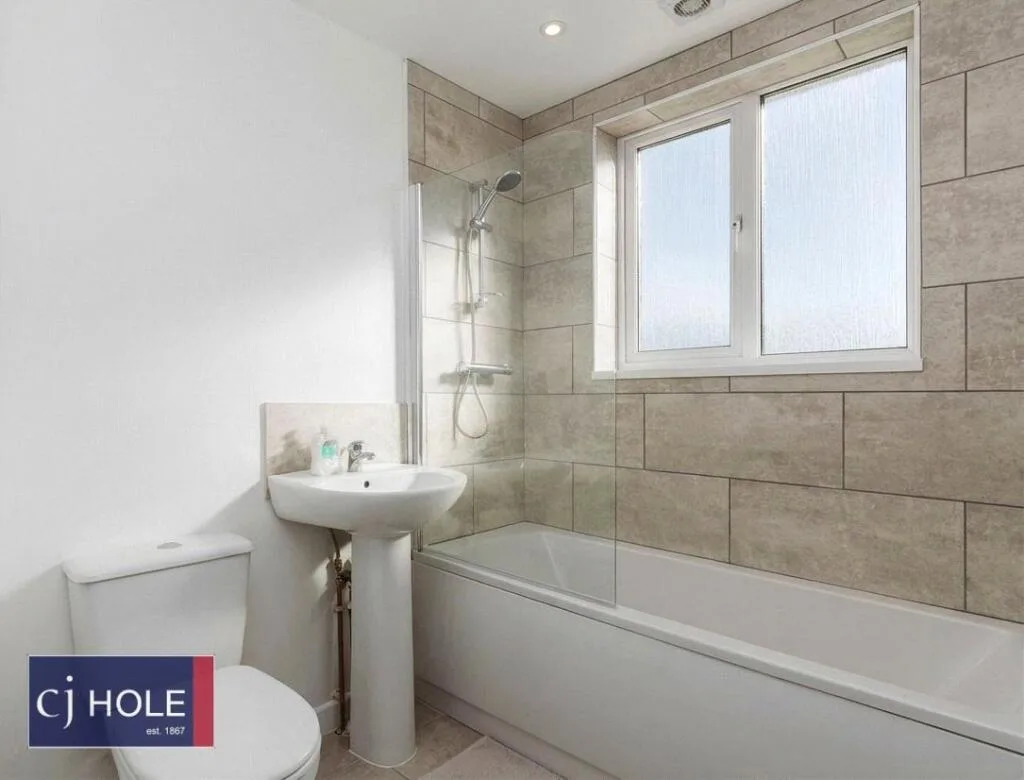 4 bedroom semi-detached house for rent