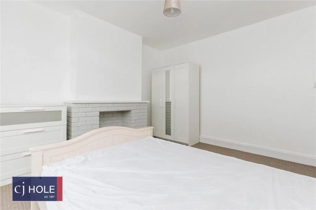 4 bedroom semi-detached house for rent