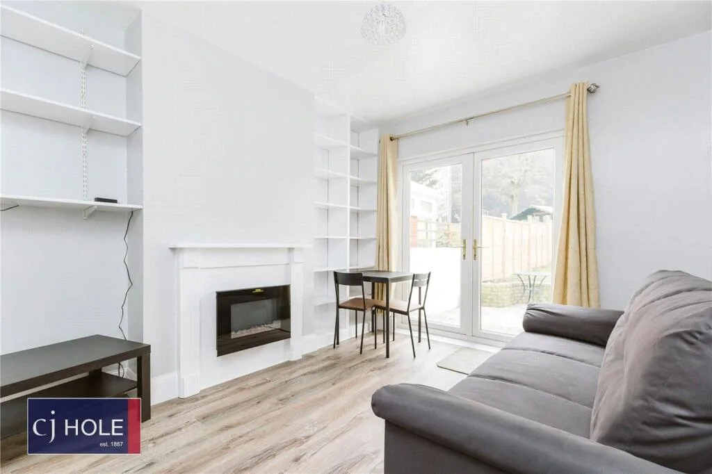 4 bedroom semi-detached house for rent