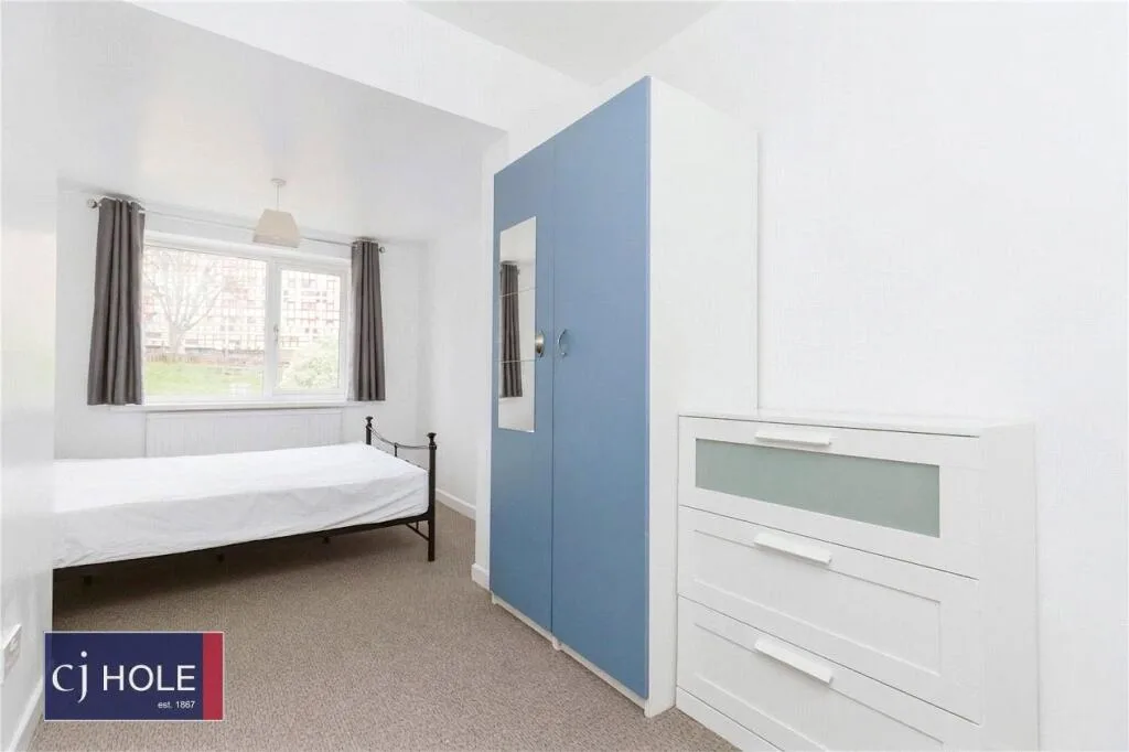 4 bedroom semi-detached house for rent
