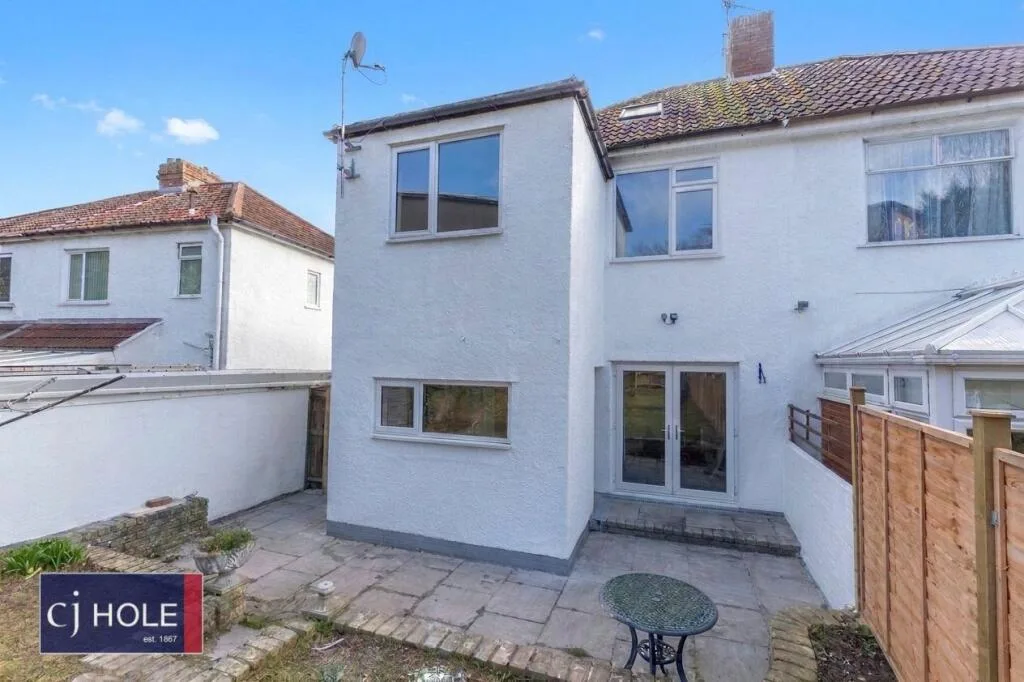4 bedroom semi-detached house for rent