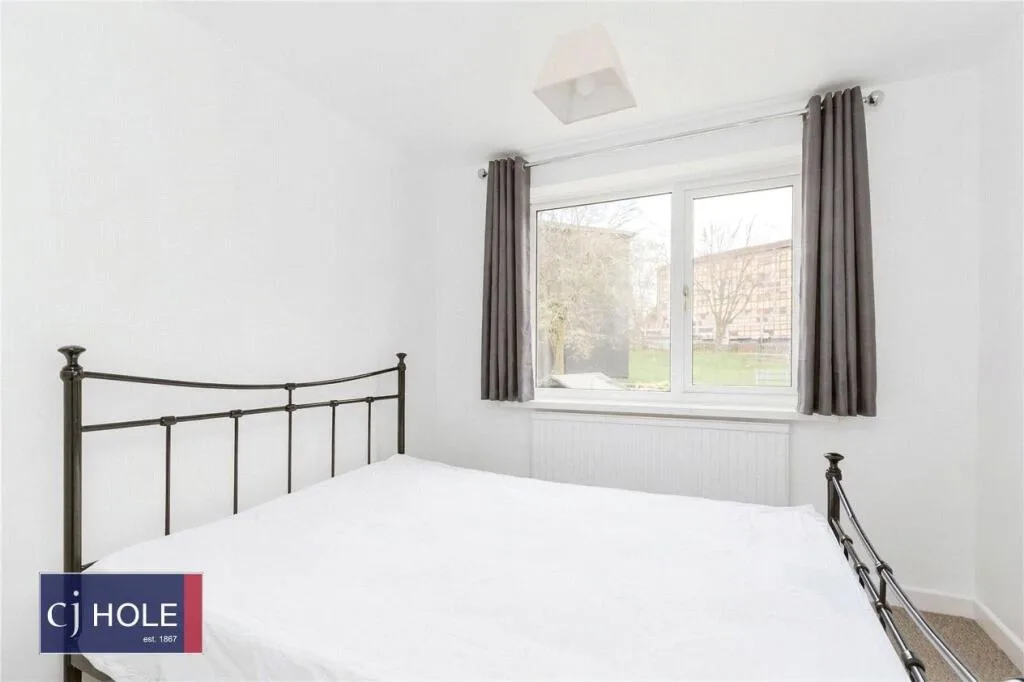 4 bedroom semi-detached house for rent