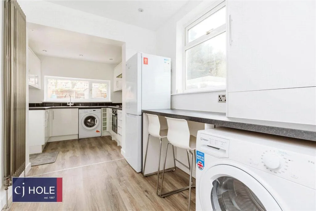 4 bedroom semi-detached house for rent