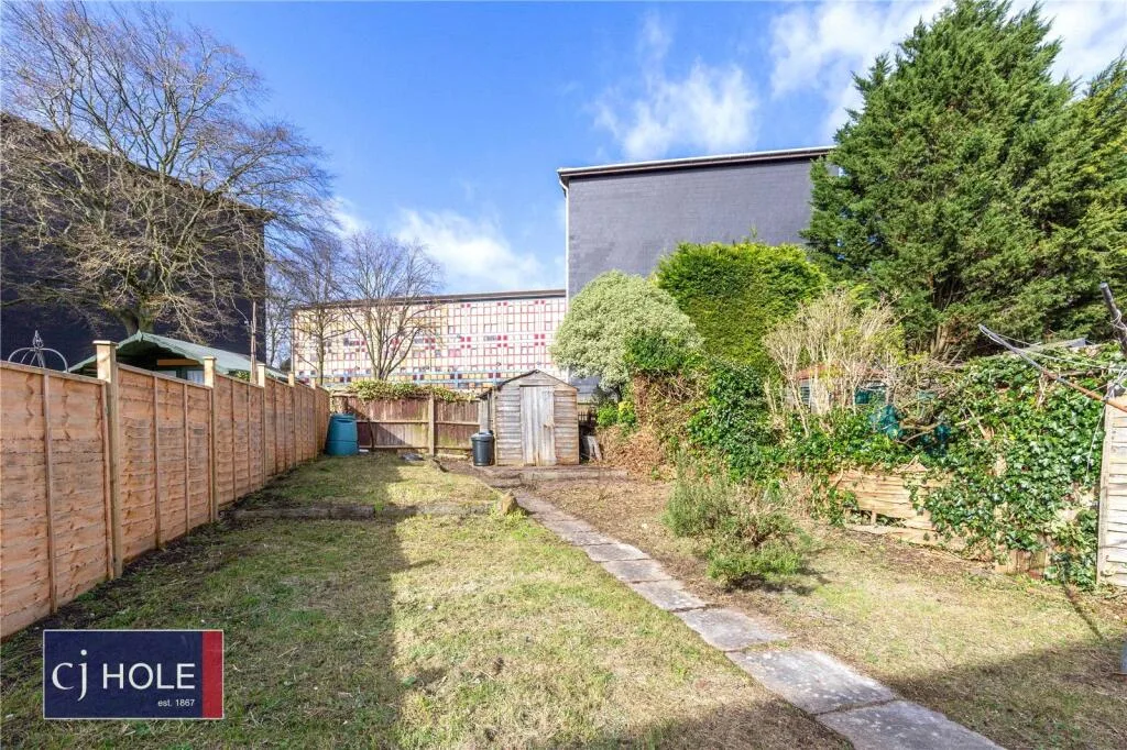 4 bedroom semi-detached house for rent