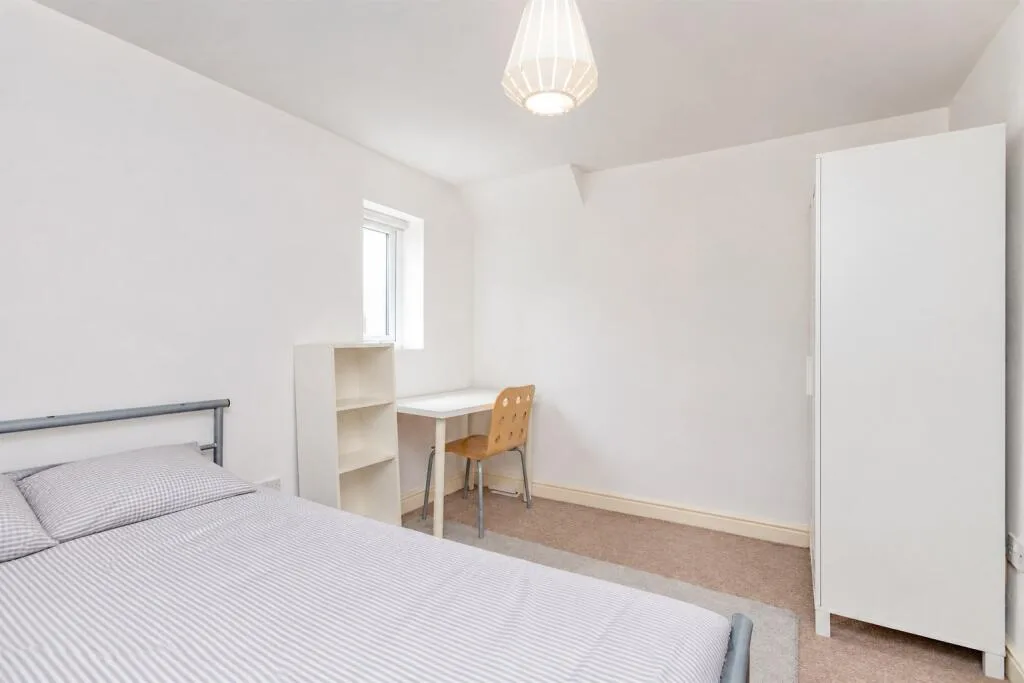 7 bedroom end of terrace house for rent