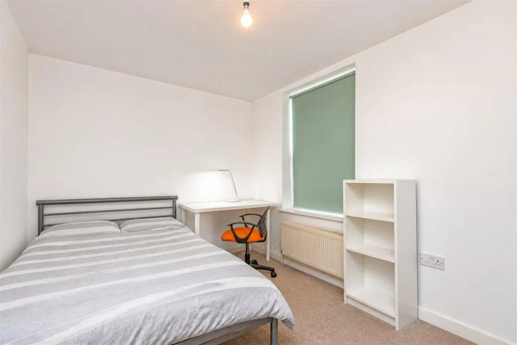 7 bedroom end of terrace house for rent