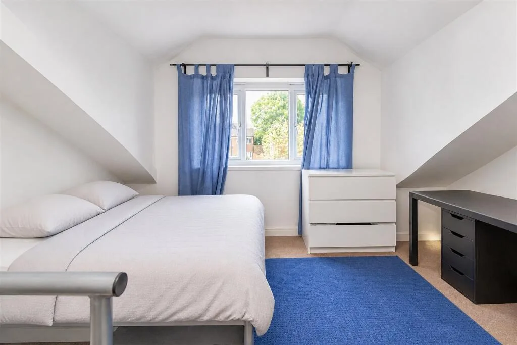7 bedroom end of terrace house for rent