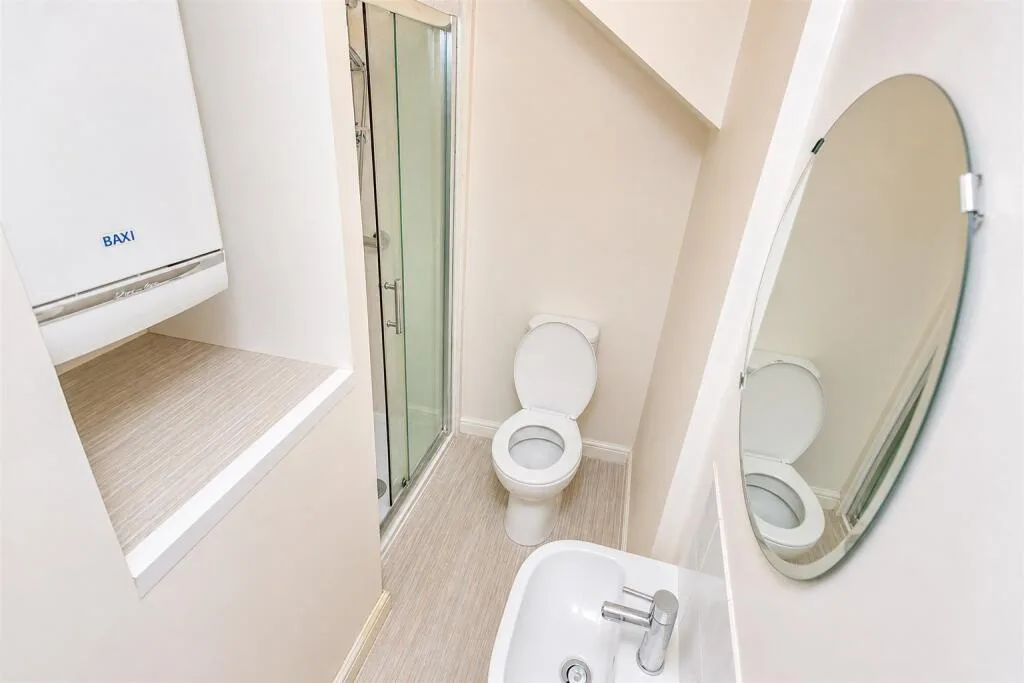 7 bedroom end of terrace house for rent