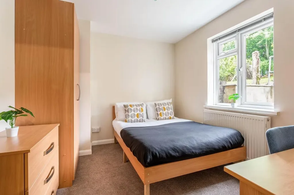 6 bedroom house for rent