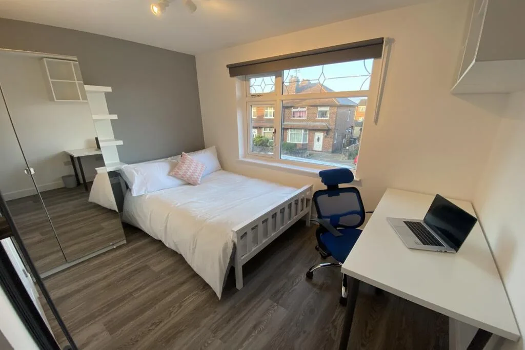 5 bedroom semi-detached house for rent