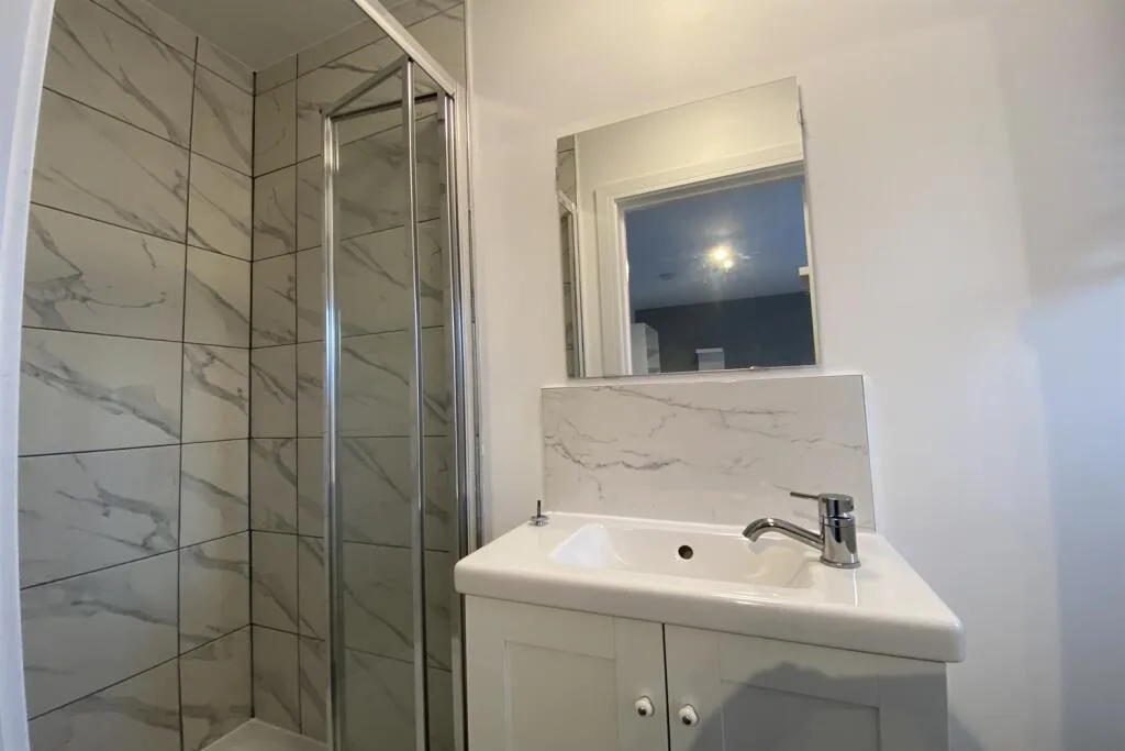 5 bedroom semi-detached house for rent