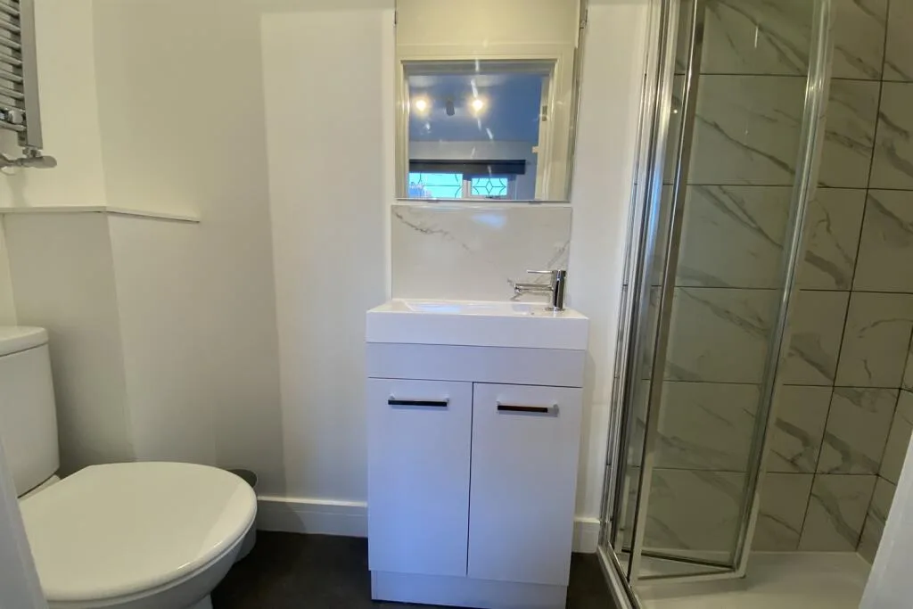 5 bedroom semi-detached house for rent