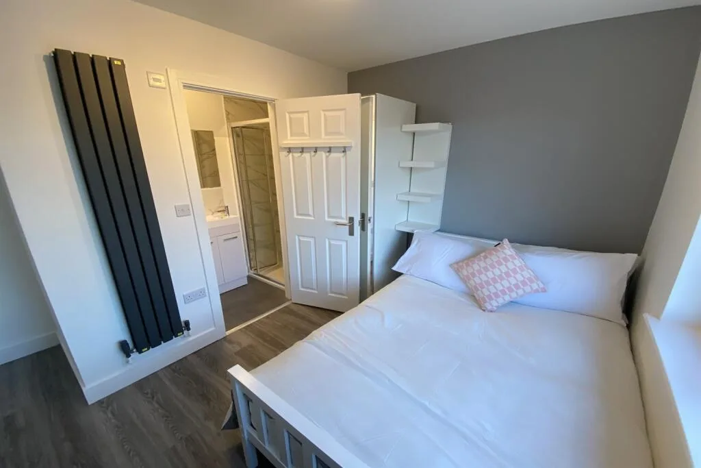 5 bedroom semi-detached house for rent