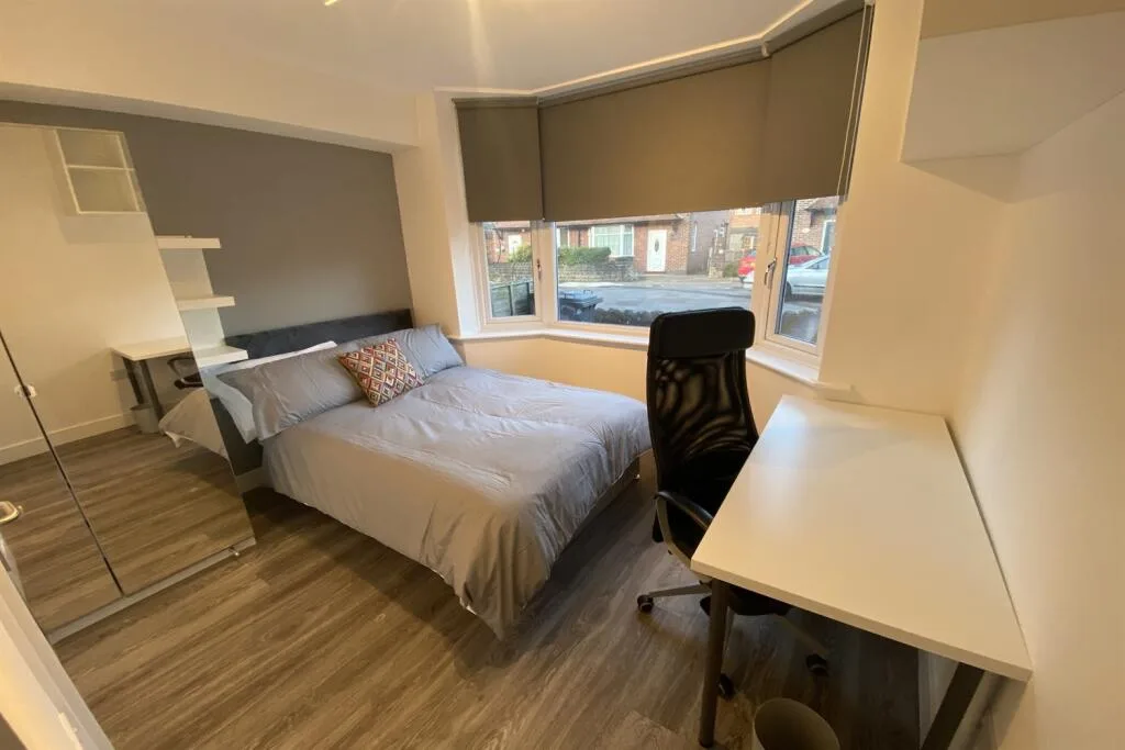 5 bedroom semi-detached house for rent