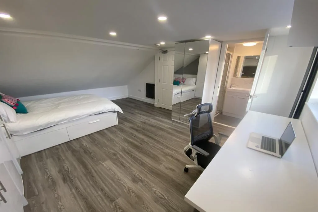 5 bedroom semi-detached house for rent