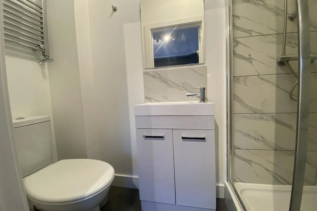 5 bedroom semi-detached house for rent