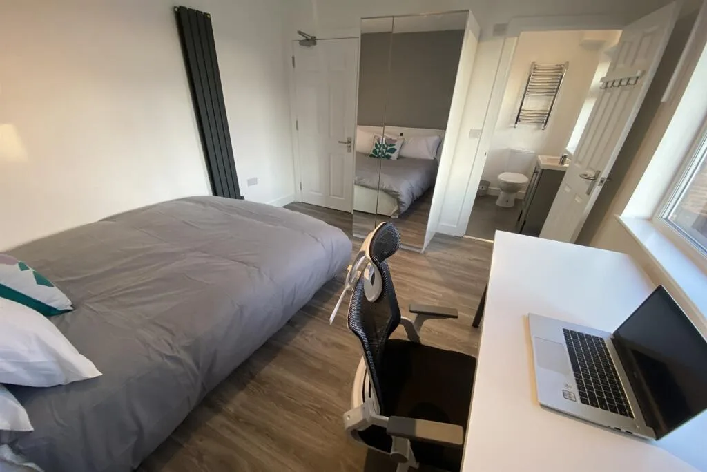 5 bedroom semi-detached house for rent
