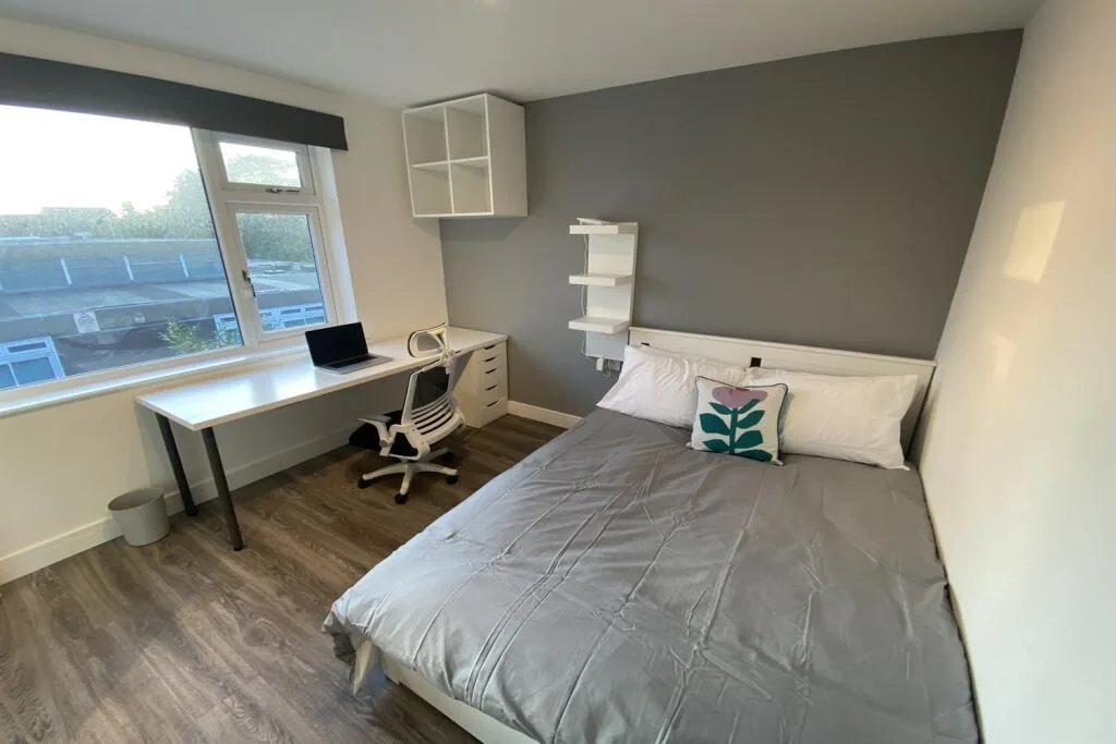 5 bedroom semi-detached house for rent