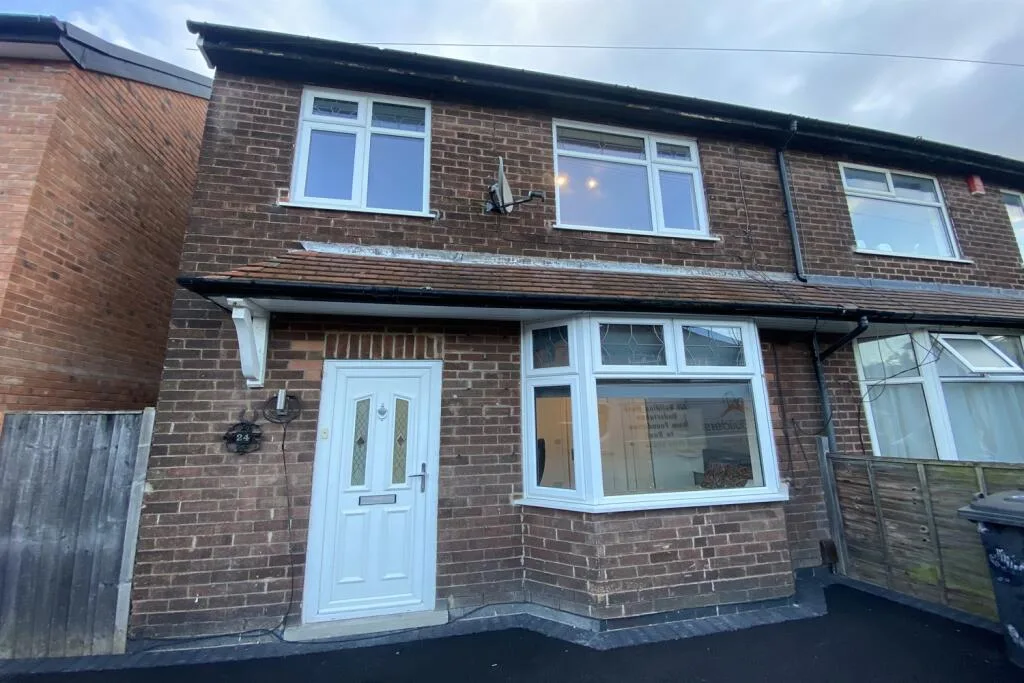 5 bedroom semi-detached house for rent