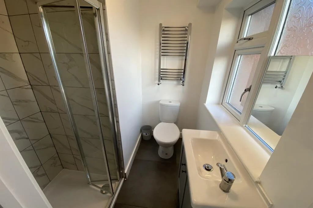 5 bedroom semi-detached house for rent
