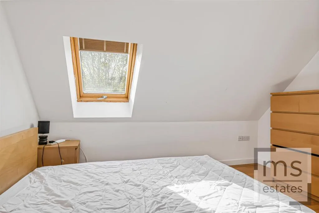 5 bedroom semi-detached house for rent