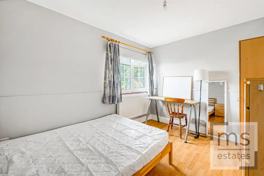 5 bedroom semi-detached house for rent