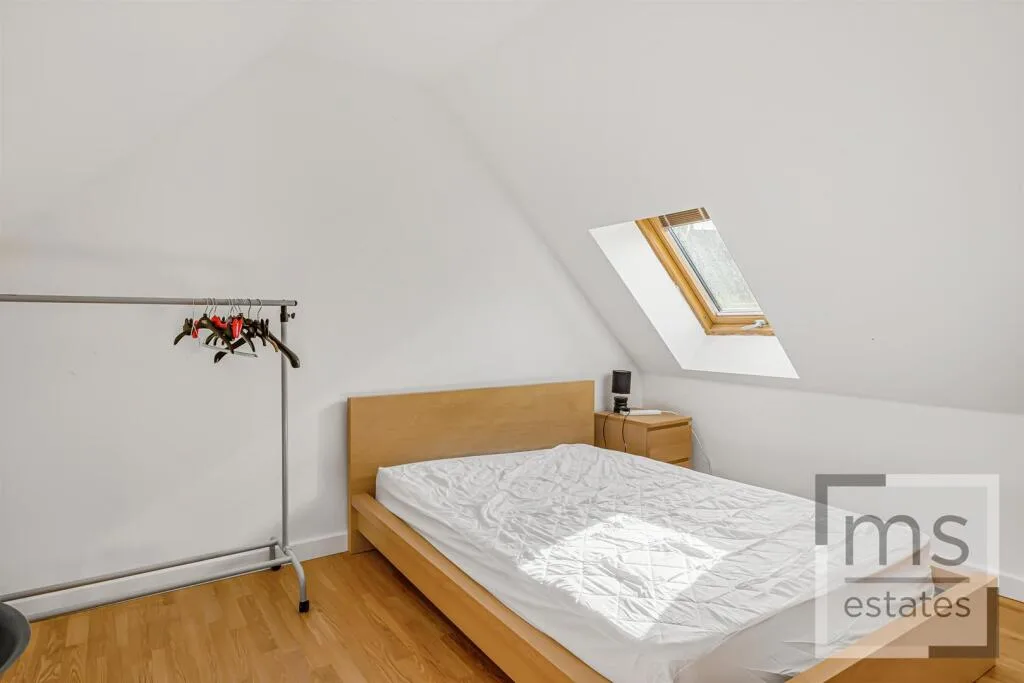 5 bedroom semi-detached house for rent