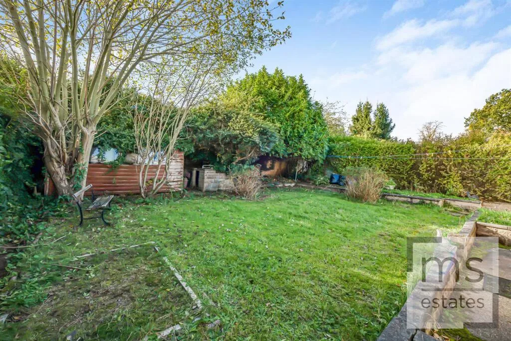 5 bedroom semi-detached house for rent