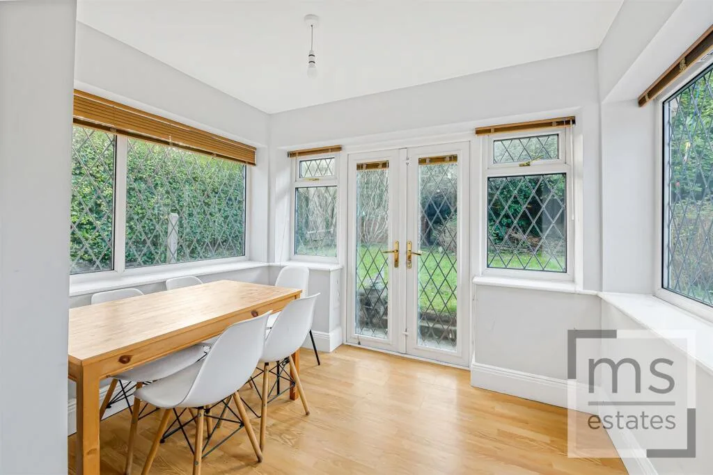 5 bedroom semi-detached house for rent