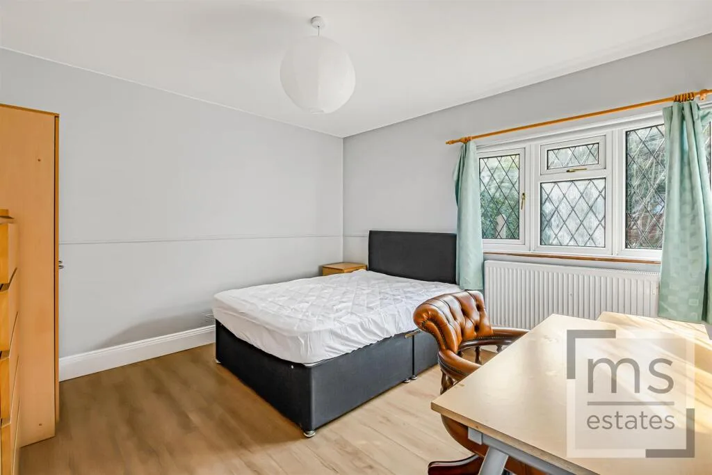 5 bedroom semi-detached house for rent