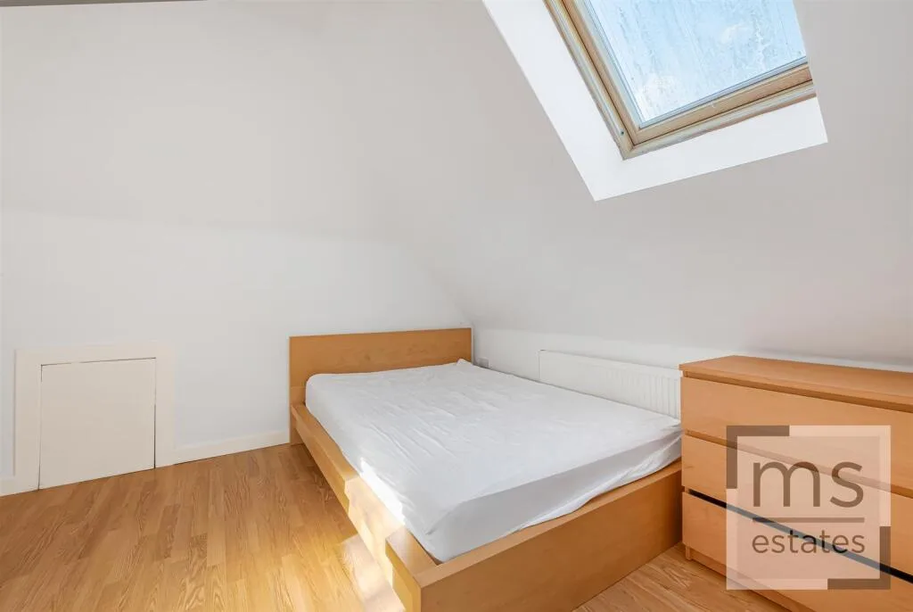 5 bedroom semi-detached house for rent