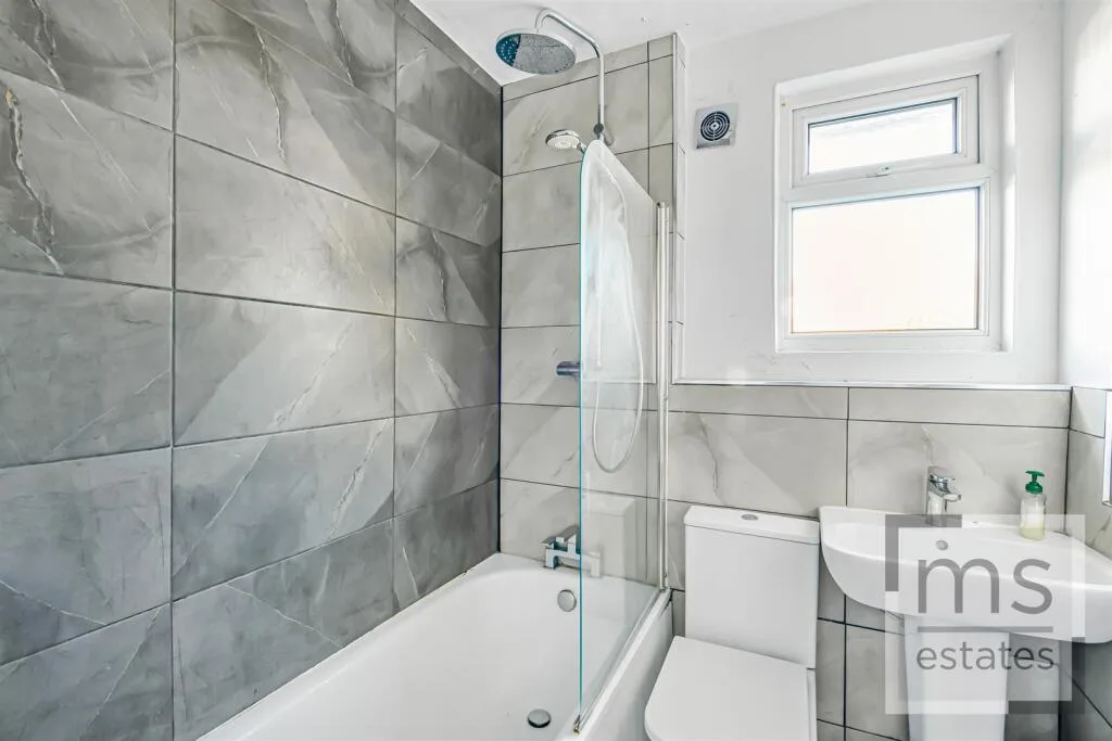 5 bedroom semi-detached house for rent