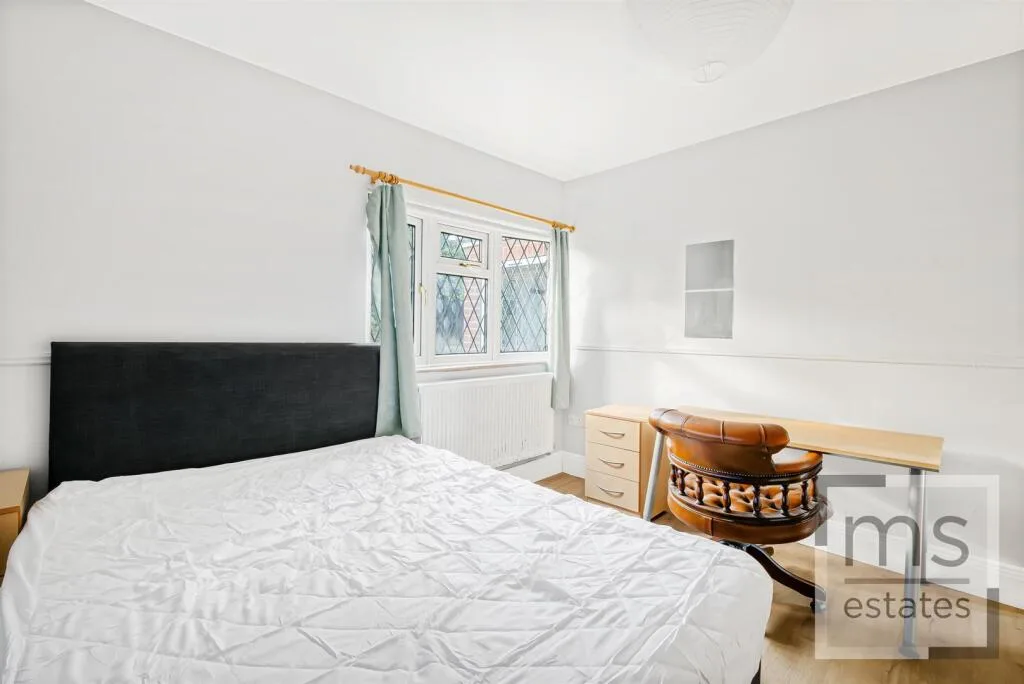 5 bedroom semi-detached house for rent
