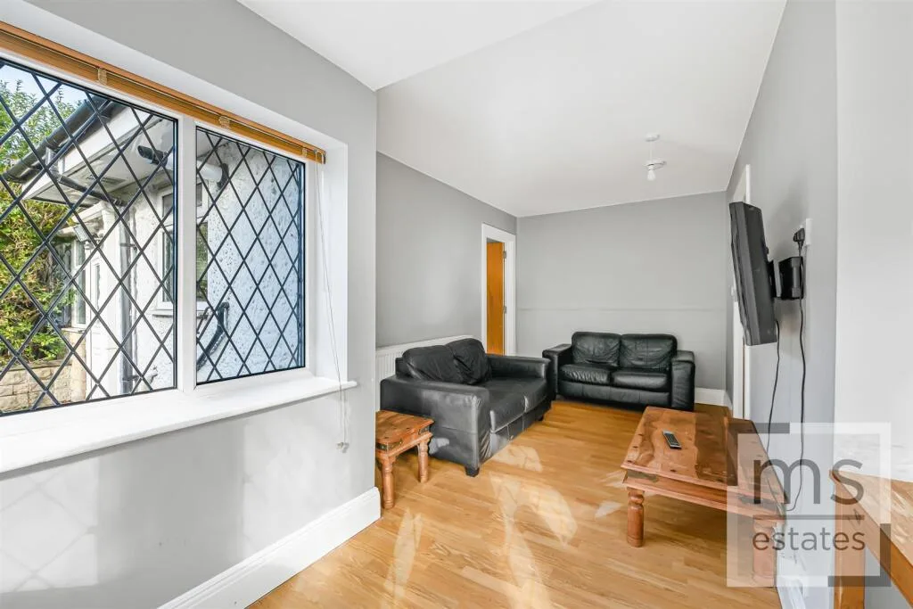 5 bedroom semi-detached house for rent