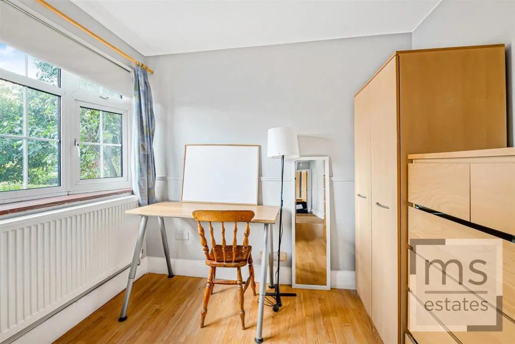 5 bedroom semi-detached house for rent